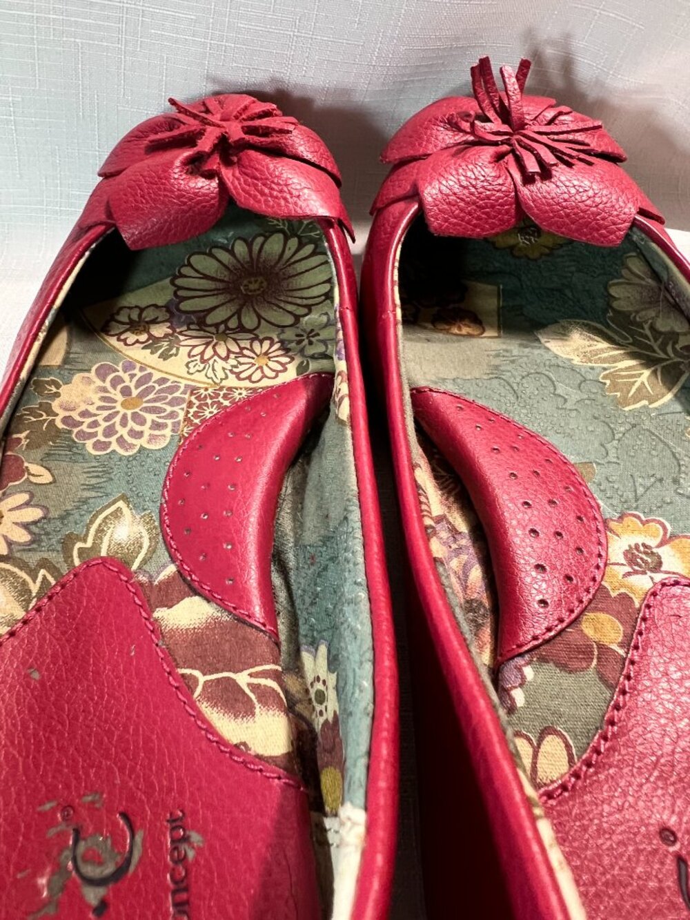 b.o.c. Born Concept Red Leather Floral Ballet Flats Slip On Comfort Shoes 8 - Picture 9 of 10
